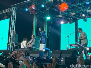Panggung Musik Kerasnya DMasiv di Allo Bank Festival 2025 Panggung Musik Kerasnya DMasiv di Allo Bank Festival 2025