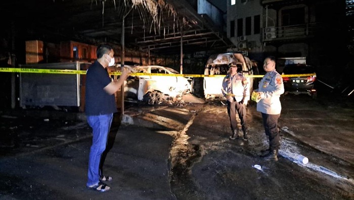 Kebakaran di gudang milik PT. Lipuri Jagat di Banjar Sanggulan, Desa Banjar Anyar, Kecamatan Kediri, Minggu (22/6/2025) dini hari. (Polsek Kediri) Kebakaran di gudang milik PT. Lipuri Jagat di Banjar Sanggulan, Desa Banjar Anyar, Kecamatan Kediri, Minggu (22/6/2025) dini hari. (Polsek Kediri)