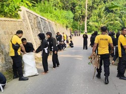 Polisi Gandeng Perguruan Silat Bersihkan Lingkungan Kota Blitar