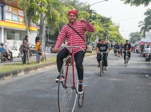 Ribuan Onthelis Meriahkan Parade Sepeda Tua Grebeg Suro 2025 Ponorogo Ribuan Onthelis Meriahkan Parade Sepeda Tua Grebeg Suro 2025 Ponorogo