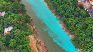 Sungai Citarum yang Airnya Sempat Berubah Warna