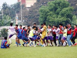 Diwarnai Baku Hantam, Tim Sepakbola Kota Malang Kalahkan Bojonegoro 2-0 Diwarnai Baku Hantam, Tim Sepakbola Kota Malang Kalahkan Bojonegoro 2-0