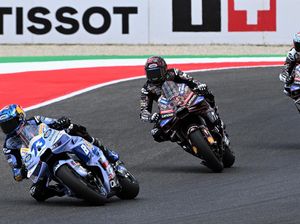 Momen Duel Sengit Marquez vs Bagnaia di Awal Balapan MotoGP Italia 2025