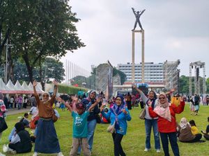 Lapangan Bateng Makin Siang Makin Ramai, Warga Tak Sabar Rayakan HUT Jakarta