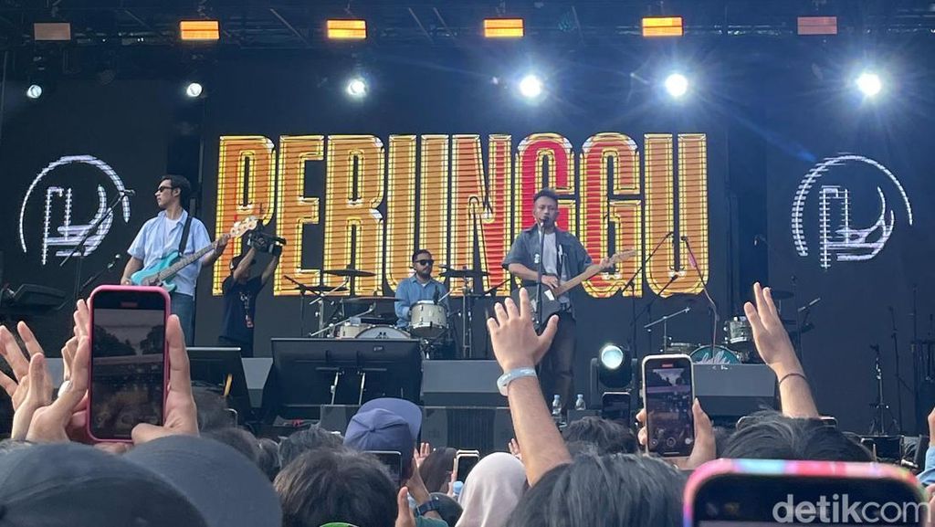 33x dari Perunggu yang Bikin Penonton Stage Diving 33x dari Perunggu yang Bikin Penonton Stage Diving