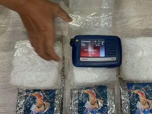 Polisi Tangkap Pria Pengedar Narkoba di Tangerang, 4 Kg Sabu Disita Polisi Tangkap Pria Pengedar Narkoba di Tangerang, 4 Kg Sabu Disita