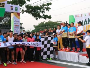 Lari 7,9K Road to Riau Bhayangkara Run Meriahkan HUT Bhayangkara di Siak