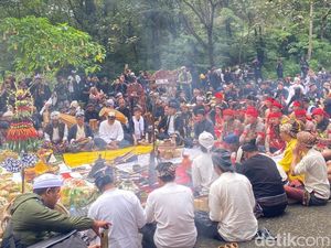 Ngertakeun Bumi Lamba, Ritual Bersyukur Berkah di Tangkuban Parahu Ngertakeun Bumi Lamba, Ritual Bersyukur Berkah di Tangkuban Parahu