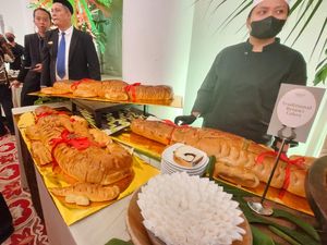Roti Buaya-Soto Betawi, Jamuan Dubes di Balai Kota Pada Perayaan HUT Jakarta Roti Buaya-Soto Betawi, Jamuan Dubes di Balai Kota Pada Perayaan HUT Jakarta