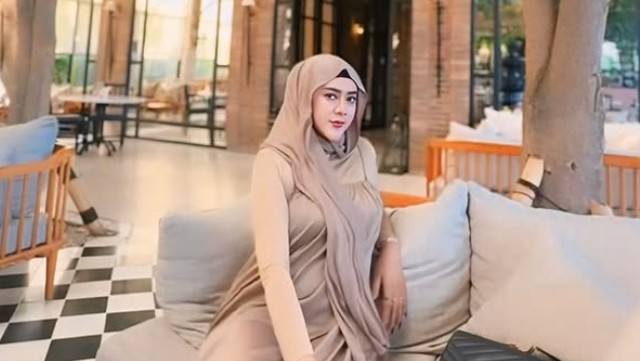 Update Informasi Selebriti InsertLive : Vernita Syabilla Ceritakan Proses Hijrah hingga Putuskan Berhijab
