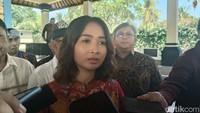 Wamenpar Ni Luh Buka Suara soal Heboh Proyek Lift di Pantai Kelingking Wamenpar Ni Luh Buka Suara soal Heboh Proyek Lift di Pantai Kelingking