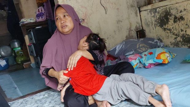 Andini, anak pencari ikan yang mengalami Cerebral Palsy