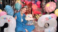 8 Foto Kejutan Ulang Tahun ke-33 Ayu Ting Ting, Dekorasi Meriah Dalam Mobil