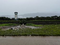 Bandara Oesman Sadik Halsel Terdampak Banjir, Sebagian Runway Ditutup Bandara Oesman Sadik Halsel Terdampak Banjir, Sebagian Runway Ditutup