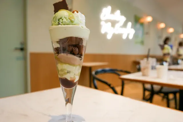 kreasi minuman dan dessert Cokelat Dubai di Godiva Jepang