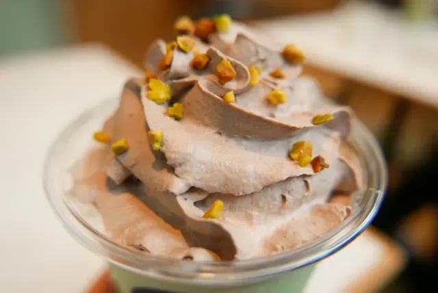 kreasi minuman dan dessert Cokelat Dubai di Godiva Jepang