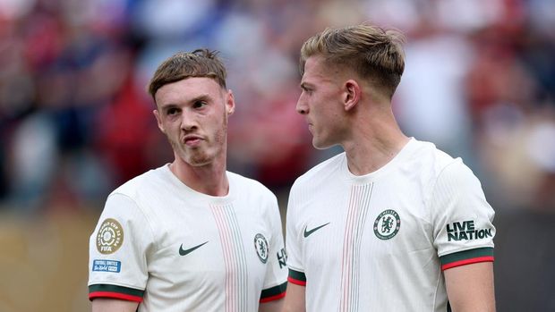 PHILADELPHIA, PENNSYLVANIA - JUNE 20:  Cole Palmer of Chelsea FC and Liam Delap of Chelsea FC during the FIFA Club World Cup 2025 group D match between CR Flamengo and Chelsea FC at Lincoln Financial Field on June 20, 2025 in Philadelphia, Pennsylvania. (Photo by Carl Recine - FIFA/FIFA via Getty Images)
