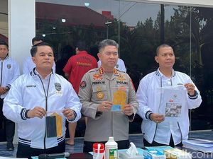 Sempat Kabur, Pria Iklankan Live Porno Remaja di Kos VIP Deli Serdang Ditangkap Sempat Kabur, Pria Iklankan Live Porno Remaja di Kos VIP Deli Serdang Ditangkap