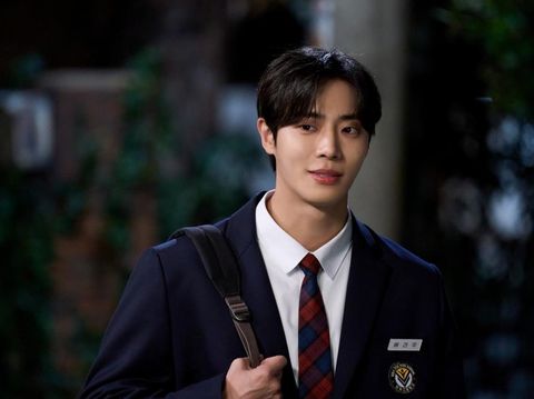 Drama Korea Head Over Heels (2025). (via Prime Video)