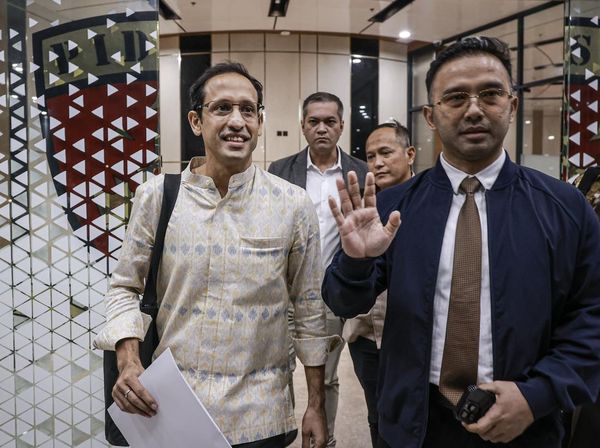 Ekspresi Nadiem Makarim Usai 12 Jam Diperiksa Kejagung