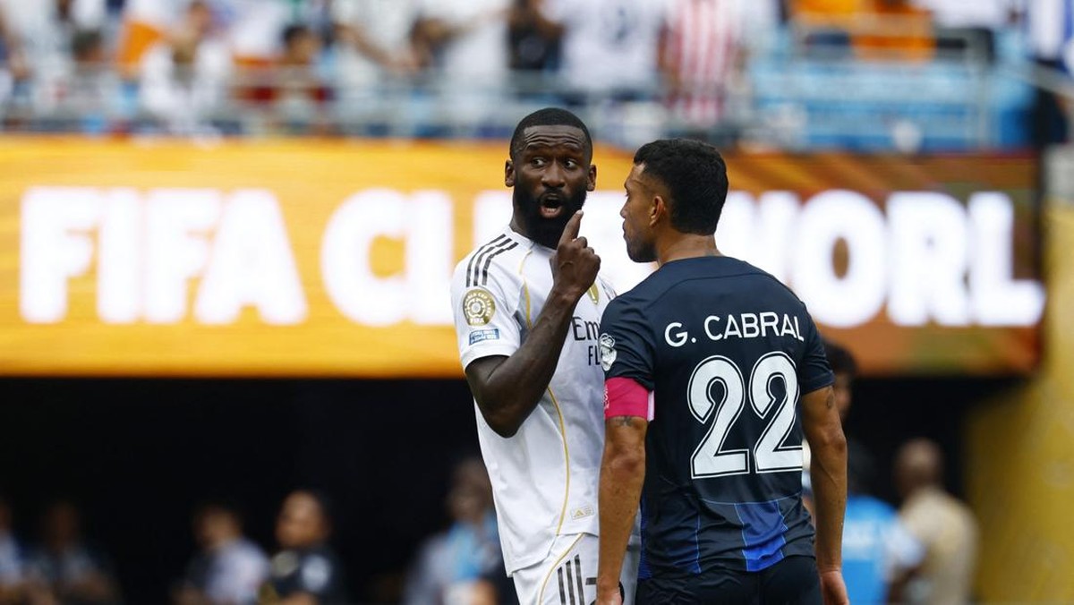 Kapten Pachuca Gustavo Cabral bantah melecehkan Antonio Ruediger (REUTERS/Susana Vera)