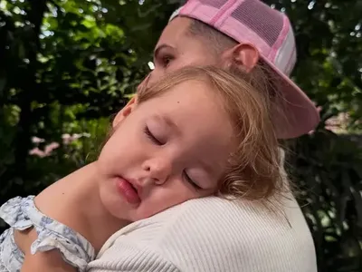Saat Justin Hubner Jadi Tempat Ternyaman Anak Jennifer Coppen