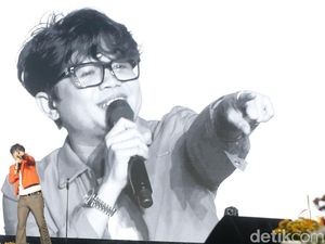 Reaksi Risih Uan Juicy Luicy Disawer buat Buka Celana saat Manggung Reaksi Risih Uan Juicy Luicy Disawer buat Buka Celana saat Manggung