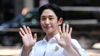 7 Gaya Manglingi Jung Hae In di Milan Fashion Week, Tuai Pro Kontra Netizen