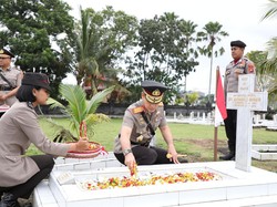 Kapolda Bali Pimpin Ziarah Makam Pahlawan Serangkaian HUT Bhayangkara ke-79