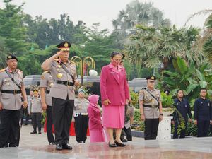 HUT Bhayangkara ke-79, Kapolri Ziarah ke Makam BJ Habibie dan Jenderal Hoegeng HUT Bhayangkara ke-79, Kapolri Ziarah ke Makam BJ Habibie dan Jenderal Hoegeng