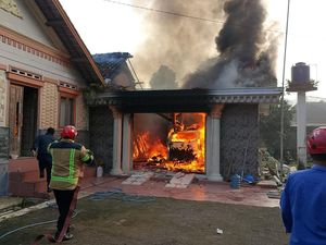 Garasi Rumah Warga di Pasuruhan Magelang Terbakar, 1 Mobil-2 Motor Hangus