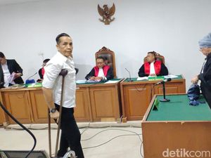 Mantan Kadisnakertrans Sumsel Deliar Marzoeki Dituntut 8 Tahun Penjara Mantan Kadisnakertrans Sumsel Deliar Marzoeki Dituntut 8 Tahun Penjara