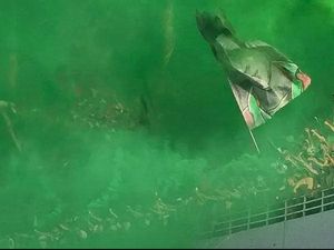 Tragedi di Liga Aljazair: 3 Tewas usai Pengaman Tribune Rubuh Tragedi di Liga Aljazair: 3 Tewas usai Pengaman Tribune Rubuh