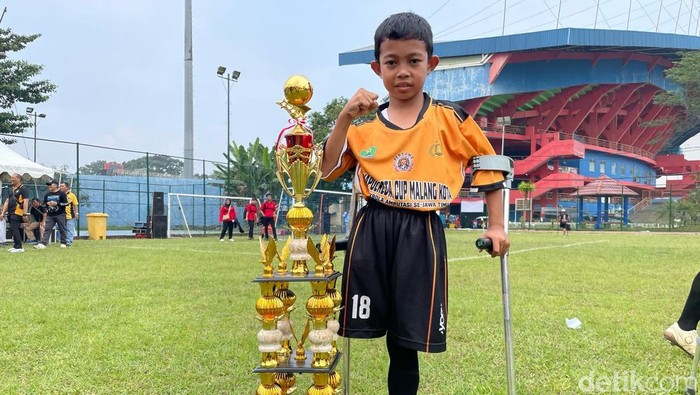 Musyafai Yudanta Alimaimun pemain sepakbola amputasi berusia 10 tahun