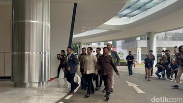 Nadiem Makarim Tiba di Kejagung, Diperiksa Terkait Kasus Pengadaan Laptop