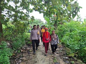 Di Balik Kisah Pilu Nenek Lathifah 10 Tahun Sebatang Kara hingga Depresi Di Balik Kisah Pilu Nenek Lathifah 10 Tahun Sebatang Kara hingga Depresi