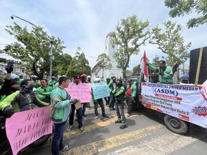Para Ojol Medan Demo di Kantor Gubsu, Ini Tuntutannya Para Ojol Medan Demo di Kantor Gubsu, Ini Tuntutannya