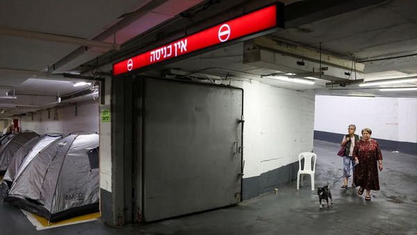 Parkiran Mal di Tel Aviv Jadi Tempat Berlindung Saat Rudal Iran Menghujani Israel