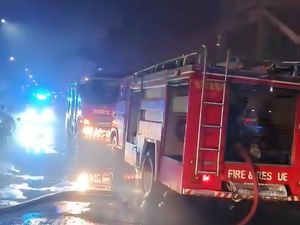 3 Kios-17 Los di Pasar Kebon Kembang Bogor Terbakar, Diduga Korsleting 3 Kios-17 Los di Pasar Kebon Kembang Bogor Terbakar, Diduga Korsleting