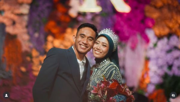 8 Foto Pernikahan Rizky Ridho dan Sendy Aulia, Tampil Glamor Saat Resepsi