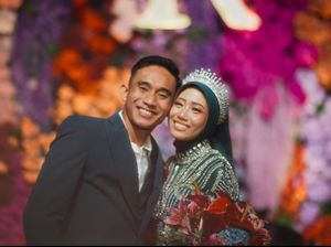 8 Foto Pernikahan Rizky Ridho dan Sendy Aulia, Tampil Glamor Saat Resepsi 8 Foto Pernikahan Rizky Ridho dan Sendy Aulia, Tampil Glamor Saat Resepsi