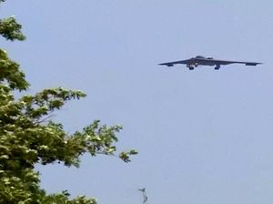 Potret Pesawat Siluman B-2 AS Pulang Usai Gempur Fasilitas Nuklir Iran Potret Pesawat Siluman B-2 AS Pulang Usai Gempur Fasilitas Nuklir Iran
