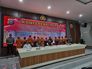 Polda Riau Tetapkan 13 Tersangka Kasus Pembakaran di PT SSL Siak Polda Riau Tetapkan 13 Tersangka Kasus Pembakaran di PT SSL Siak