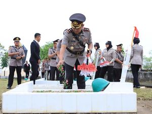 Polres Inhil Ziarah ke TMP Yudha Bakti Peringati Hari Bhayangkara ke-79