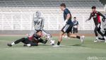 Potret Garuda Muda Gelar Latihan di Stadion Madya