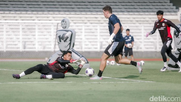 Timnas Indonesia U-23 menggelar sesi latihan terbuka di Stadion Madya, Jakarta Pusat, pada Senin (23/6/2025). Latihan ini digelar jelang keikutsertaan mereka di ajang Piala AFF U-23 2025 yang akan digelar pada 14-29 Juli mendatang.