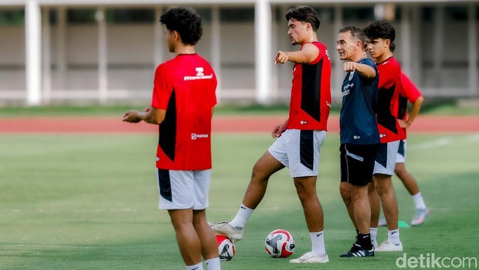 Potret Garuda Muda Gelar Latihan di Stadion Madya Timnas Indonesia U-23 menggelar sesi latihan terbuka di Stadion Madya, Jakarta Pusat, pada Senin (23/6/2025). Latihan ini digelar jelang keikutsertaan mereka di ajang Piala AFF U-23 2025 yang mau digelar pada 14-29 Juli mendatang.