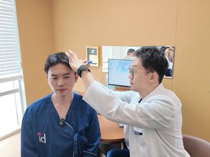 7 Foto Rafael Tan Jalani Oplas Hidung Hingga Fat Graft di Korea, Ini Hasilnya 7 Foto Rafael Tan Jalani Oplas Hidung Hingga Fat Graft di Korea, Ini Hasilnya