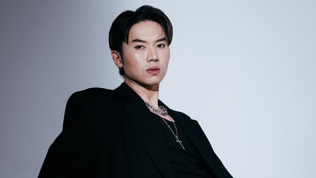 Highlight Dunia Hiburan InsertLive : Rafael Tan Oplas Bagian Mata, Disebut Tak Mirip Park Seo Joon Lagi