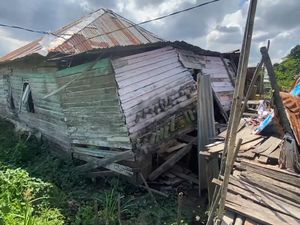 Viral Rumah-Jembatan Kayu Roboh di Palembang, Ternyata Sudah 1 Bulan Viral Rumah-Jembatan Kayu Roboh di Palembang, Ternyata Sudah 1 Bulan